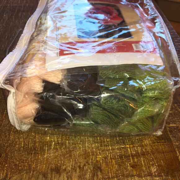 Herrschners Latch Hook Kit 4132061 Romantic Rose Rug Wall Hanging 27 x 40 NEW - Picture 4 of 10